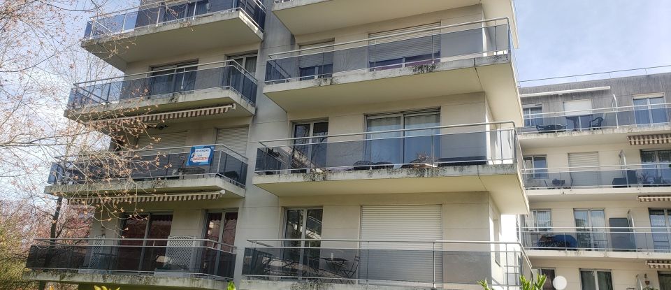 Appartement 4 pièces de 82 m² à - (91000)