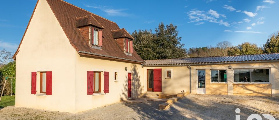 Maison traditionnelle 11 pièces de 300 m² à Berbiguières (24220)