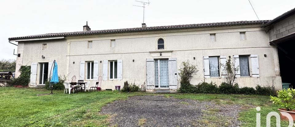House 8 rooms of 180 m² in Pouillac (17210)