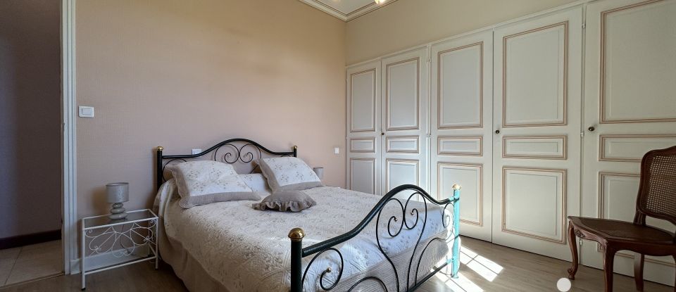 Traditional house 11 rooms of 248 m² in Saint-Pantaléon-de-Larche (19600)