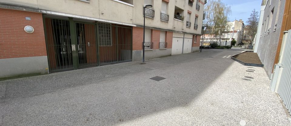Parking/garage/box de 16 m² à Saint-Denis (93200)