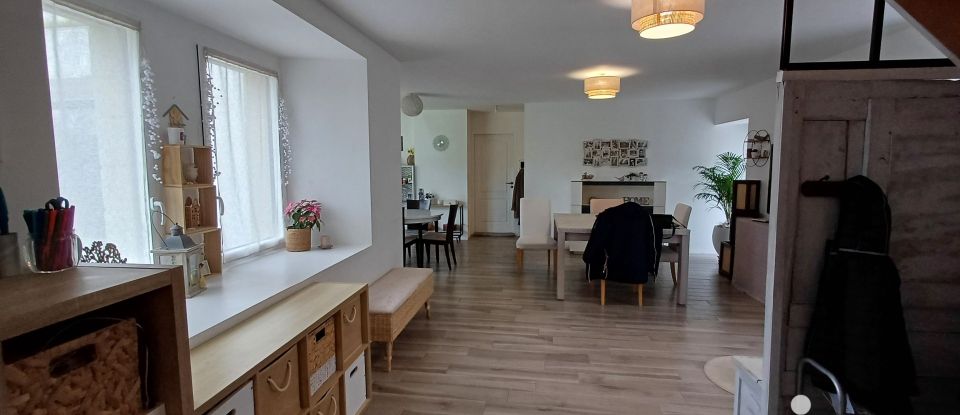 Longere 5 rooms of 150 m² in Locoal-Mendon (56550)