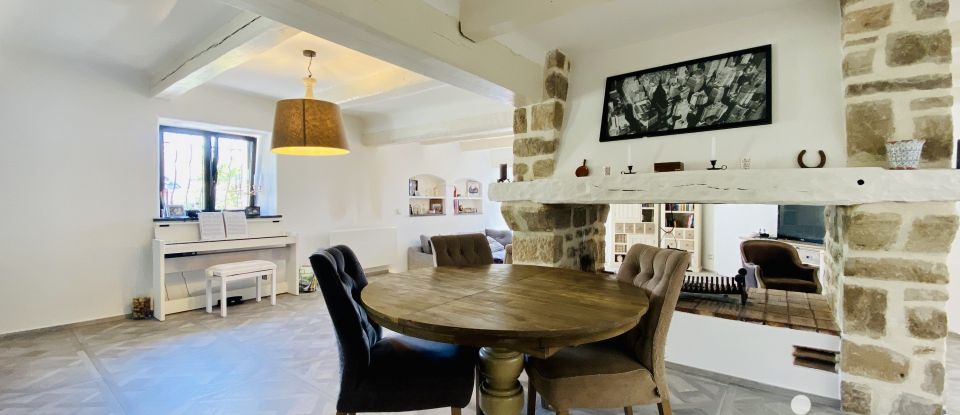 Maison de village 6 pièces de 167 m² à Roquebrune-sur-Argens (83520)