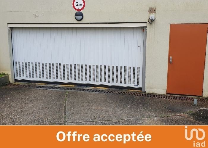 Parking of 13 m² in Le Mée-sur-Seine (77350)
