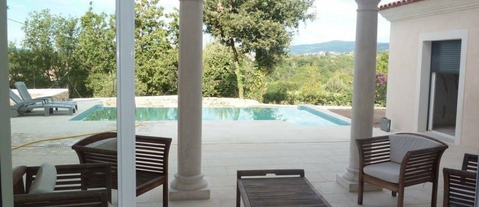 House 6 rooms of 204 m² in Châteauneuf-Grasse (06740)
