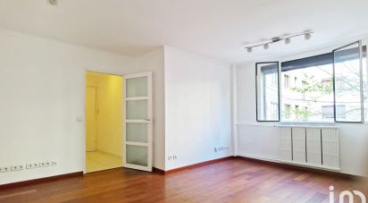 Appartement 3 pièces de 69 m² à Paris (75010)