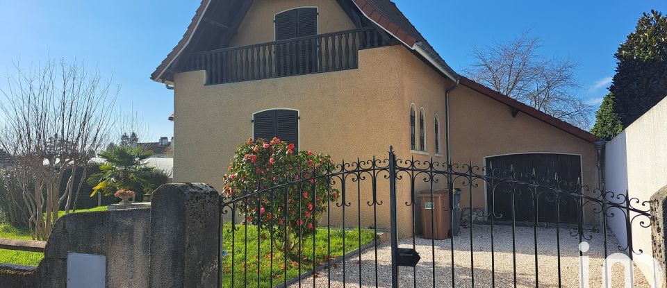Traditional house 7 rooms of 157 m² in Pau (64000)