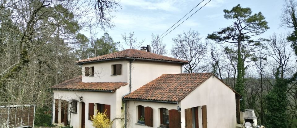 Traditional house 6 rooms of 120 m² in Sarlat-la-Canéda (24200)