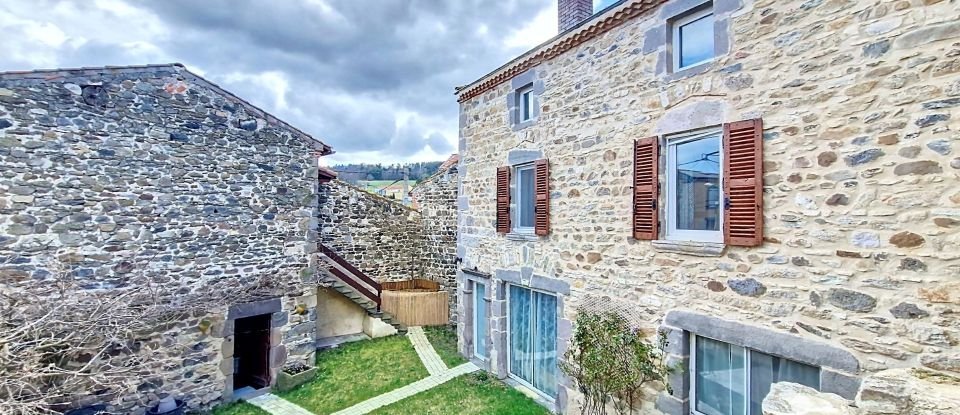 Village house 3 rooms of 84 m² in Montaigut-le-Blanc (63320)