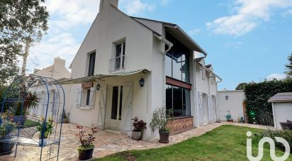 Maison traditionnelle 8 pièces de 211 m² à Ozoir-la-Ferrière (77330)