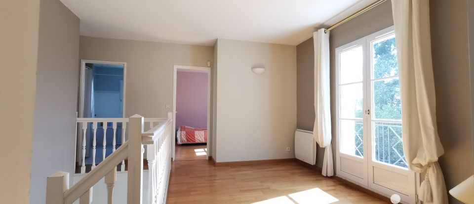 House 8 rooms of 190 m² in Dammartin-en-Serve (78111)