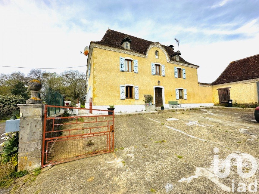 Maison de campagne 6 pièces de 206 m² à Saint-Médard (64370)