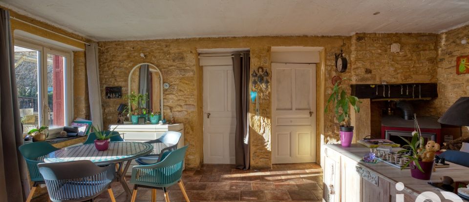 Village house 8 rooms of 222 m² in Sainte-Nathalène (24200)