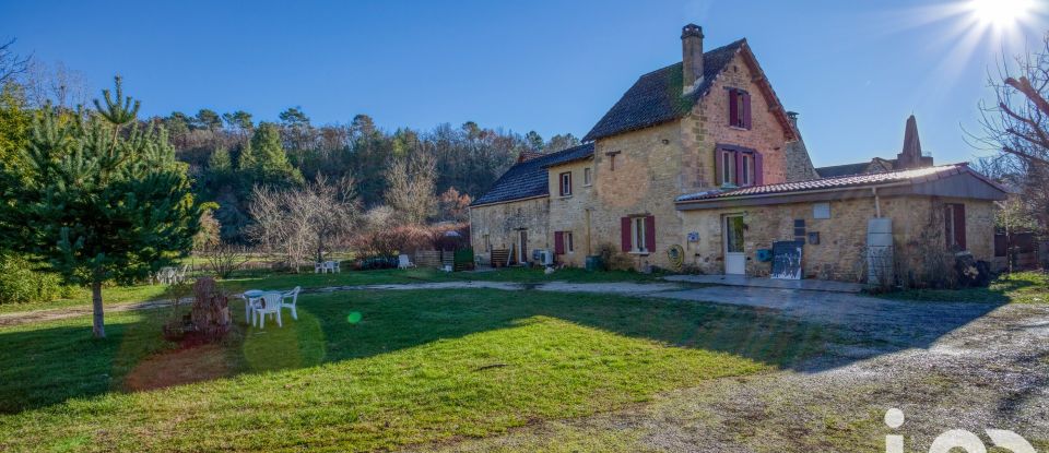 Maison de village 8 pièces de 222 m² à Sainte-Nathalène (24200)