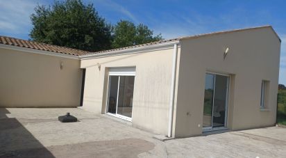 House 4 rooms of 100 m² in Pons (17800)