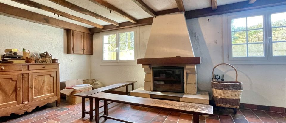 Traditional house 10 rooms of 178 m² in Les Landes-Genusson (85130)