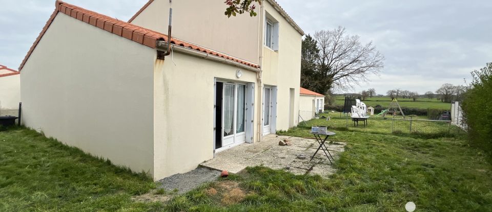 House 4 rooms of 76 m² in Sèvremont (85700)