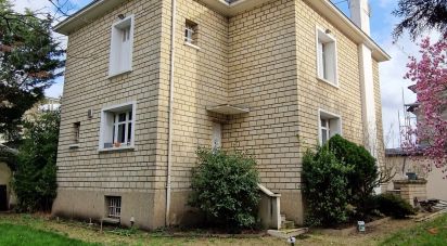 House 7 rooms of 204 m² in Colombes (92700)