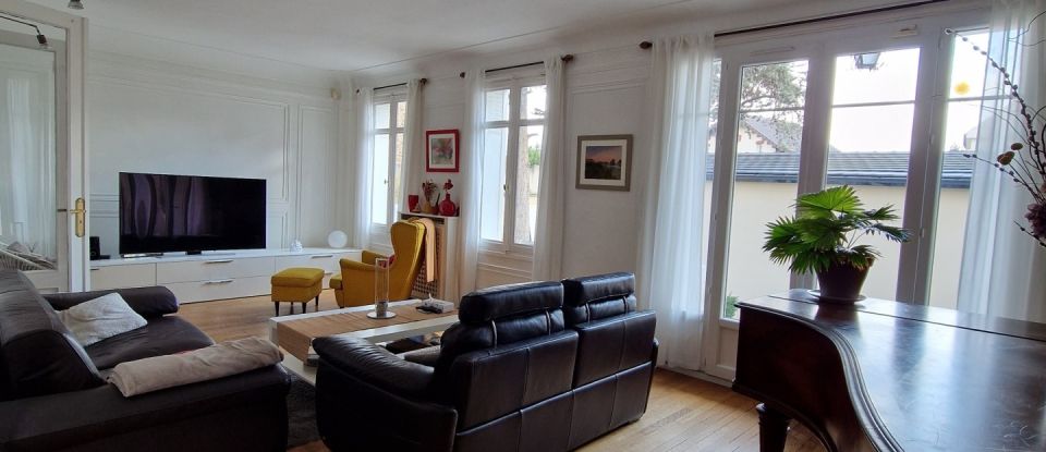 House 7 rooms of 204 m² in Colombes (92700)