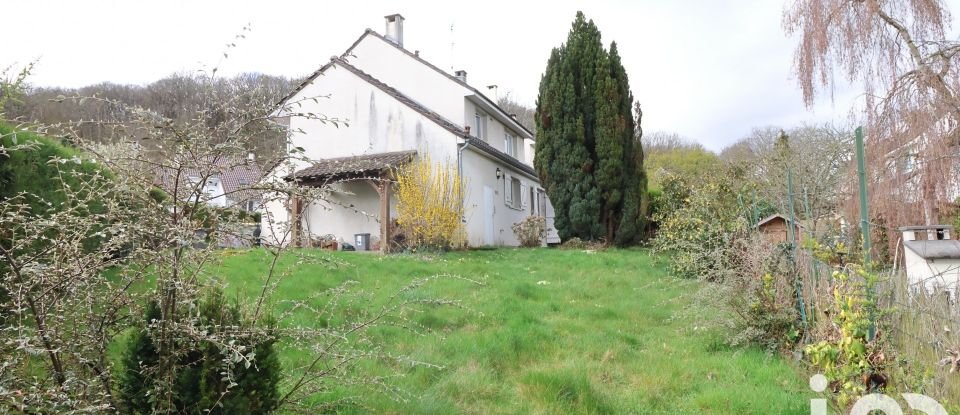 Maison traditionnelle 8 pièces de 129 m² à Saint-Rémy-lès-Chevreuse (78470)