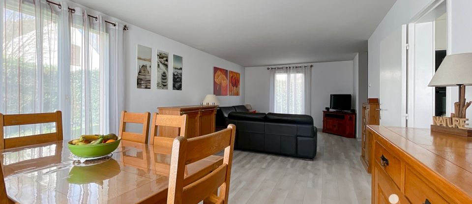 Maison 7 pièces de 140 m² à Marolles-en-Brie (94440)