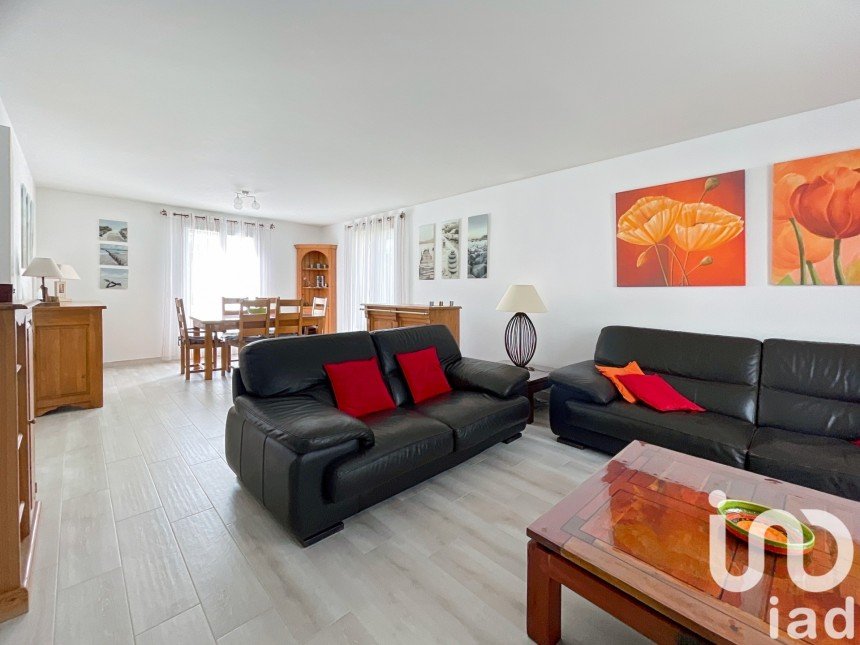 House 7 rooms of 140 m² in Marolles-en-Brie (94440)
