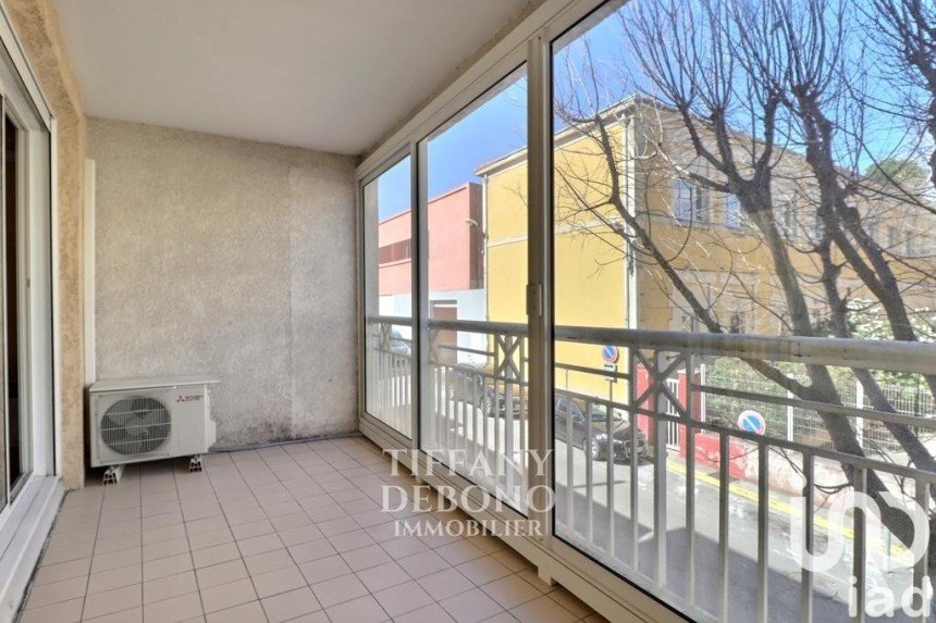 Apartment 3 rooms of 71 m² in Aubagne (13400)