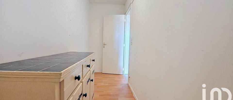 Apartment 2 rooms of 54 m² in Pau (64000)