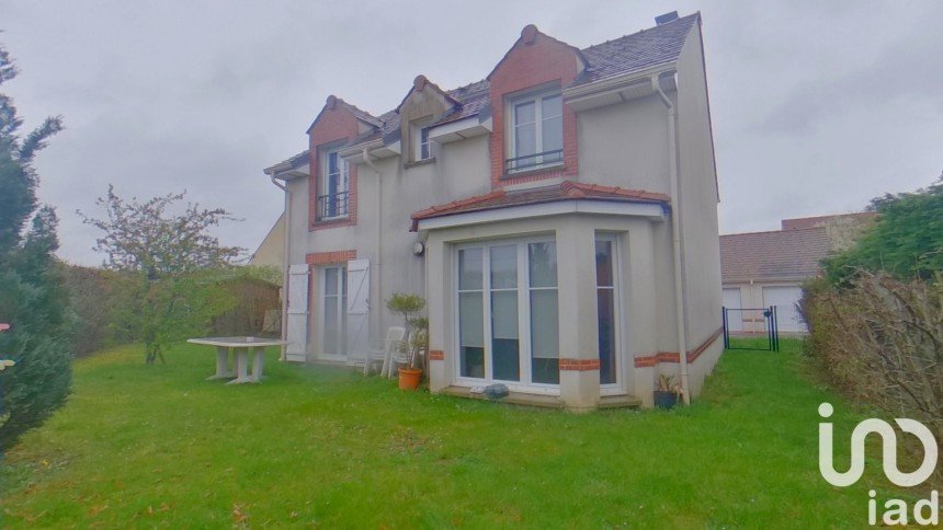 Traditional house 7 rooms of 124 m² in Saint-Pierre-du-Perray (91280)