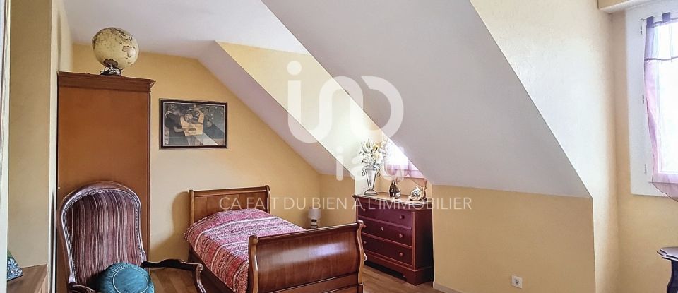 Traditional house 8 rooms of 205 m² in Périgny (94520)
