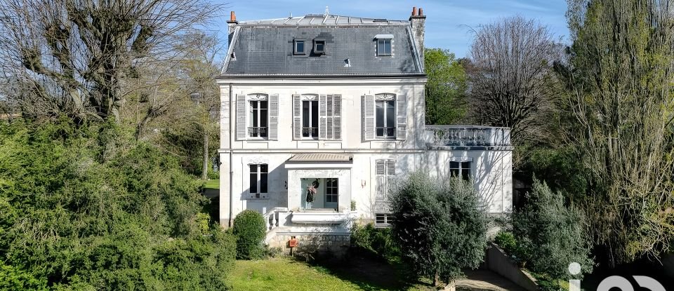Mansion 11 rooms of 253 m² in Le Vésinet (78110)