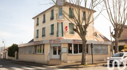 Building in Les Clayes-sous-Bois (78340) of 350 m²