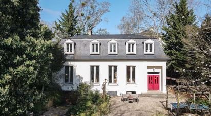 House 10 rooms of 162 m² in Le Port-Marly (78560)