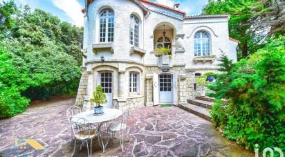 House 8 rooms of 163 m² in Royan (17200)