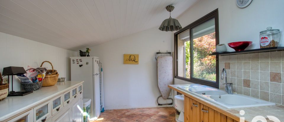 House 8 rooms of 250 m² in Sarlat-la-Canéda (24200)