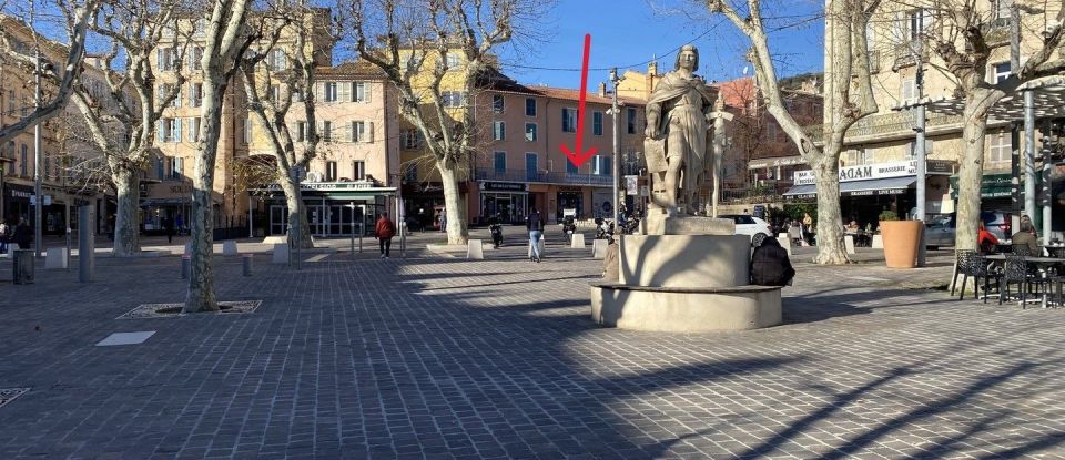 Right to lease of 50 m² in Hyères (83400)