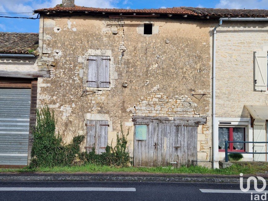 Barn conversion 3 rooms of 90 m² in Les Adjots (16700)