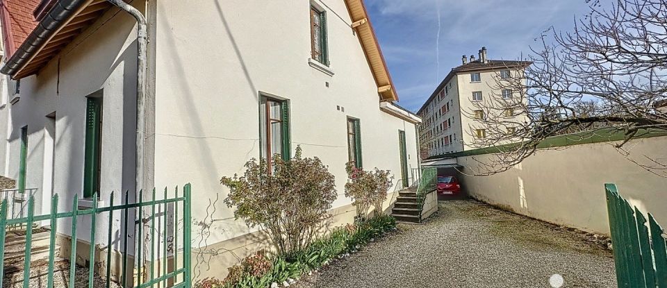 Maison traditionnelle 7 pièces de 145 m² à Cran-Gevrier (74960)