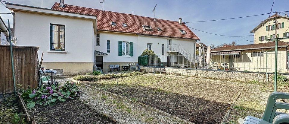 Traditional house 7 rooms of 145 m² in Cran-Gevrier (74960)