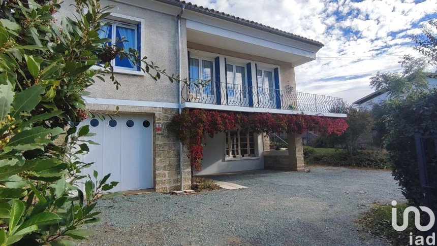 House 5 rooms of 138 m² in Fontenay-le-Comte (85200)