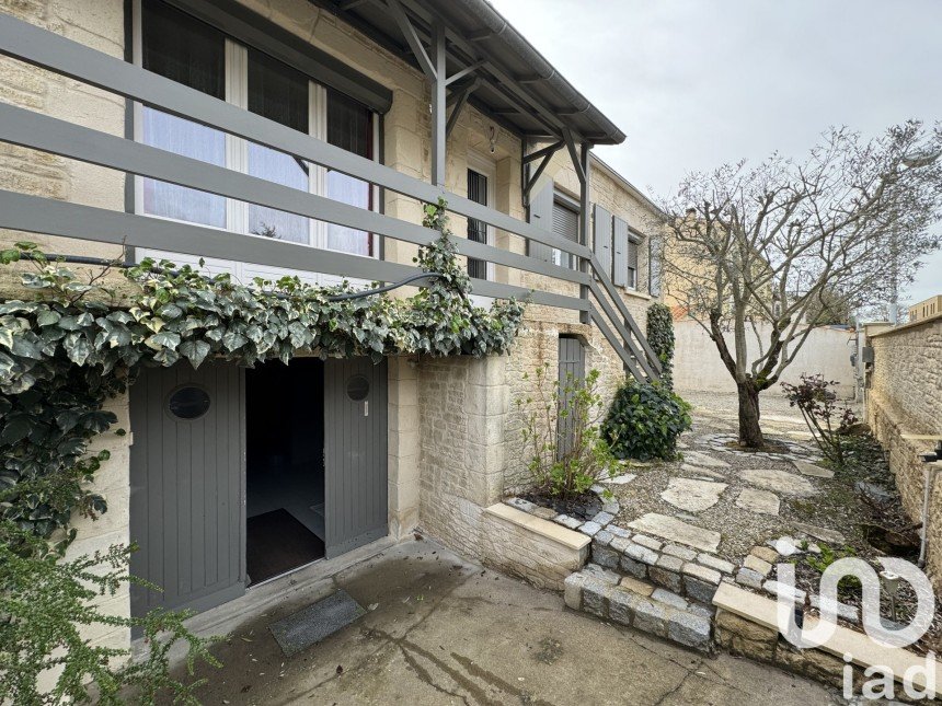 Maison traditionnelle 5 pièces de 150 m² à Lagord (17140)