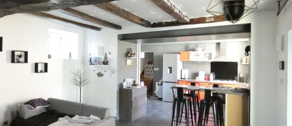 House 1 room of 84 m² in Quinssaines (03380)