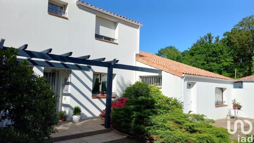 House 6 rooms of 162 m² in Pont-Saint-Martin (44860)