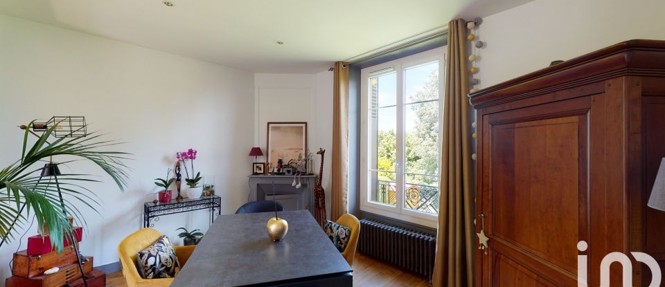 House 5 rooms of 131 m² in Villecresnes (94440)