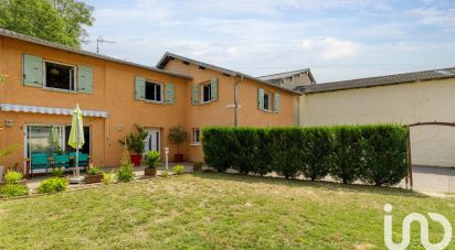 House 6 rooms of 143 m² in Cailloux-sur-Fontaines (69270)