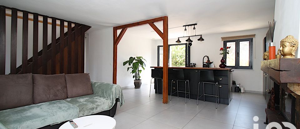 Traditional house 5 rooms of 103 m² in Le Mesnil-Saint-Denis (78320)