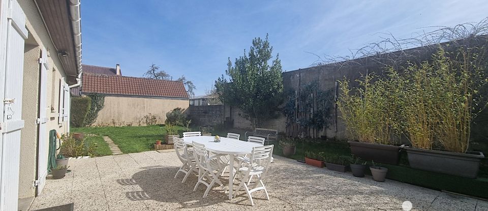 Maison traditionnelle 5 pièces de 103 m² à Le Mesnil-Saint-Denis (78320)