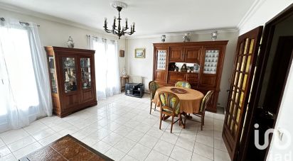 Traditional house 6 rooms of 107 m² in Magny-les-Hameaux (78114)