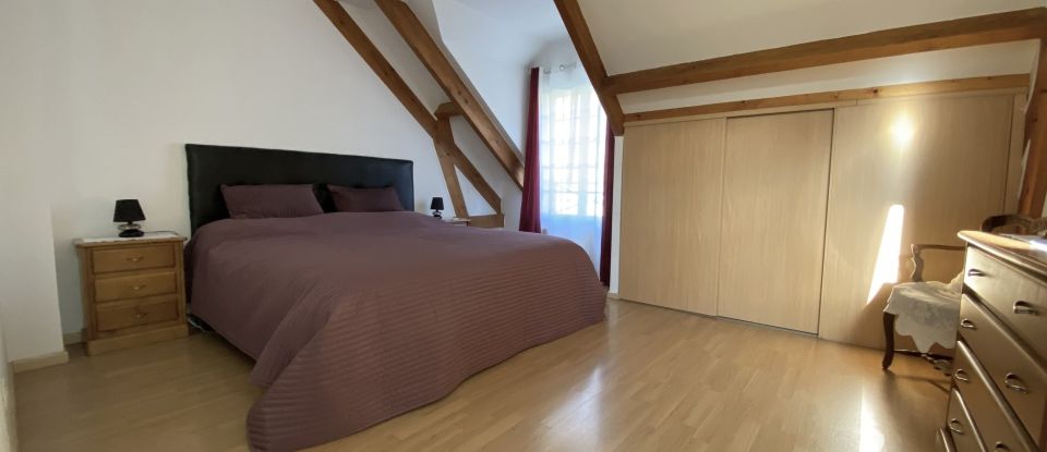 Traditional house 7 rooms of 180 m² in Vaux-sur-Seine (78740)
