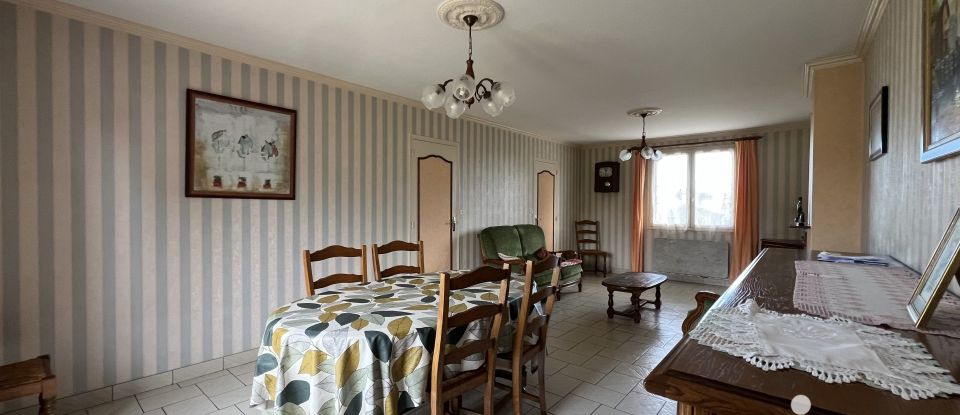 Traditional house 5 rooms of 90 m² in GESTÉ (49600)
